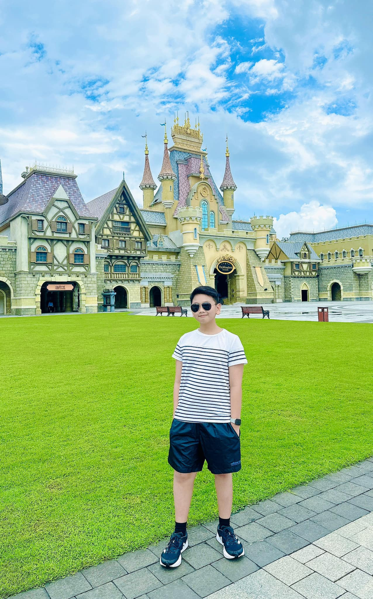 Con trai của nữ diễn viên đại gia Lã Thanh Huyền: 12 tuổi phổng phao, ra dáng 'tổng tài'- Ảnh 10.