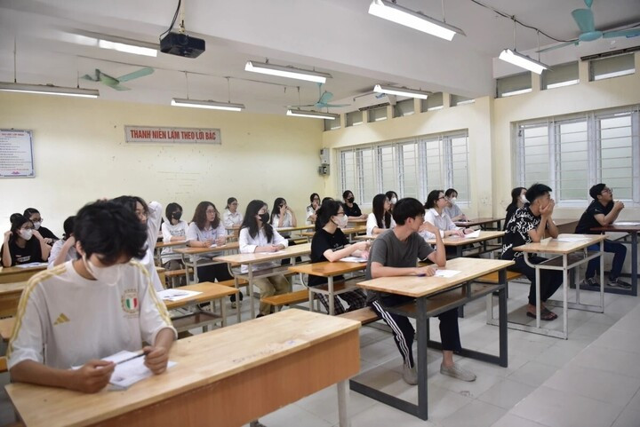 Nhiều ý kiến băn khoăn về việc tổ chức dạy học 2 buổi/ngày với học sinh THCS, THPT (Ảnh minh họa)