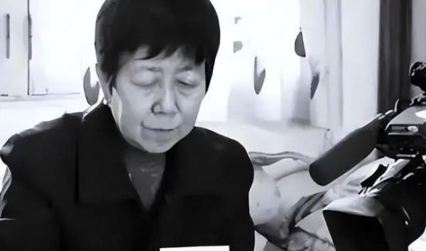 Vào đám cưới con gái, người phụ nữ bất ngờ nhận được khoản tiền hơn 54 tỷ đồng từ nước ngoài, kèm lời nhắn từ người gửi: “Không được trả lại”- Ảnh 1.