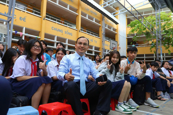 Học sinh lớp 9 đến tham quan, trải nghiệm, tìm hiểu về Trường THPT Ten Lơ Man (quận 1, TP HCM) trước khi đặt nguyện vọng thi lớp 10