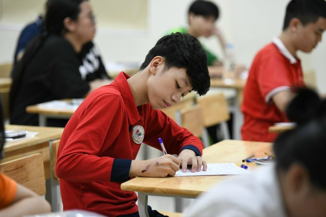 Tuyển sinh lớp 10 Hà Nội: Các nguyện vọng được xét đồng thời, bình đẳng như nhau ảnh 1