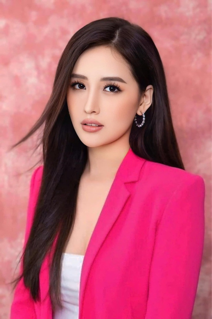 Cô được mệnh danh là ''Hoa hậu chứng khoán'', ''đại gia ngầm'' của showbiz.