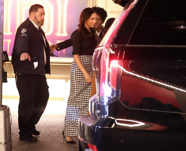 Meghan Markle bị chê làm lố ảnh 1