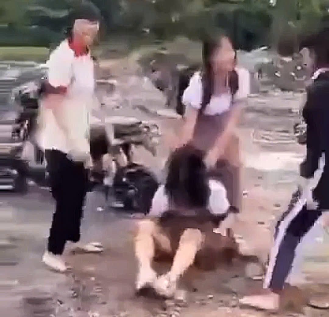 Xác minh clip nữ sinh bị bạn học đánh tới tấp ở Thủ Đức- Ảnh 1.