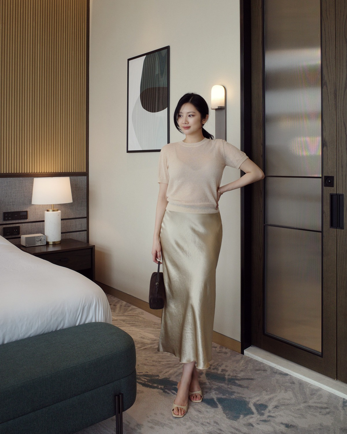 4 kiểu áo phù hợp nhất với chân váy suông- Ảnh 4.