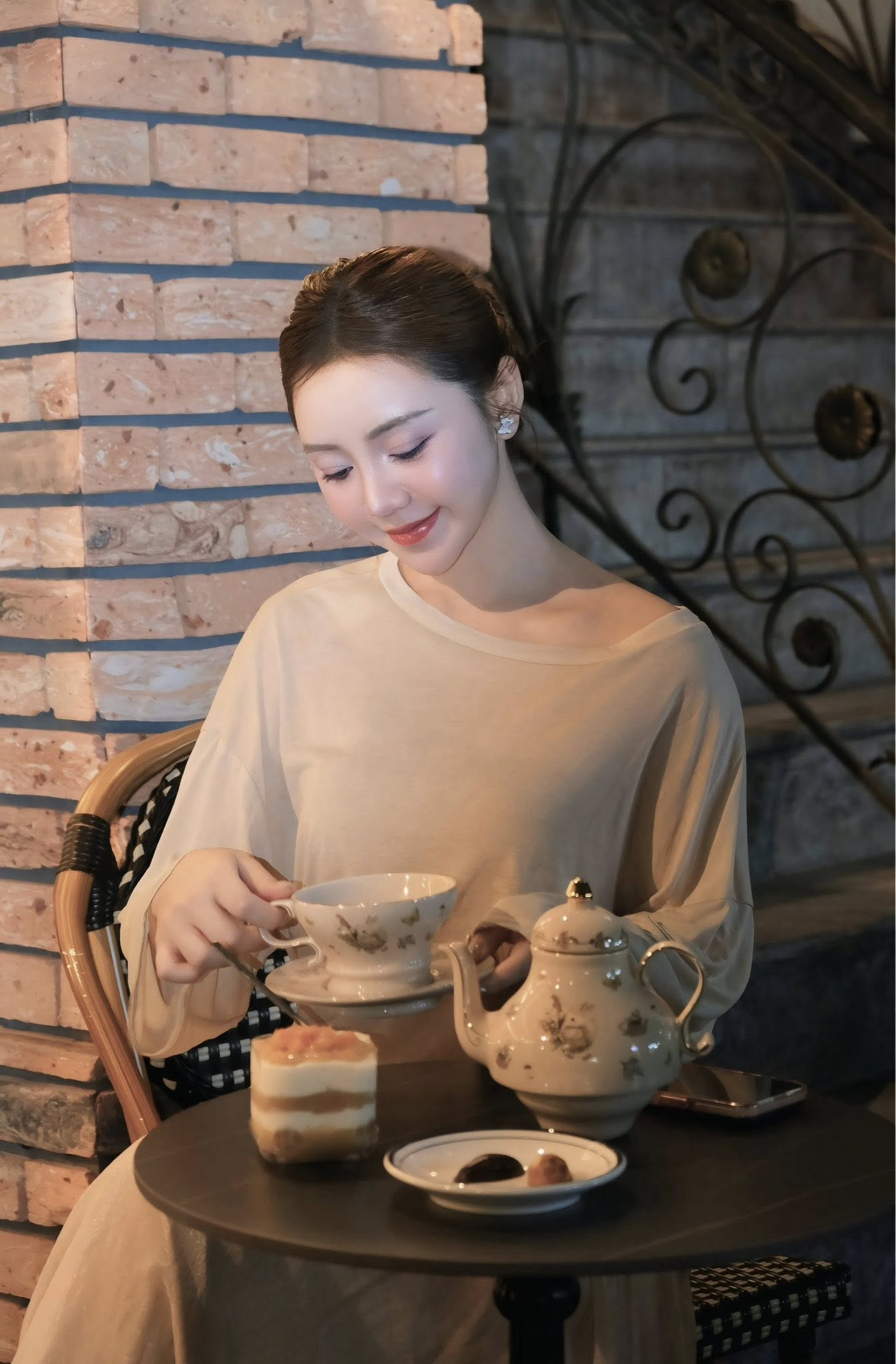 Quỳnh Kool diện áo mỏng tang khoe xương quai xanh quyến rũ- Ảnh 6.