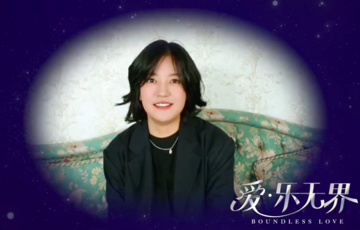 Triệu Vy xuất hiện trong video quảng bá đêm nhạc tưởng nhớ nhà văn Quỳnh Dao.