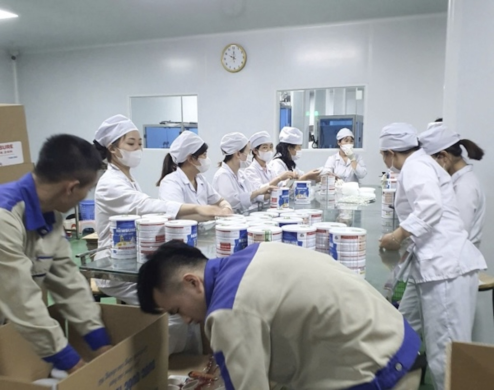 Vụ sản xuất sữa bột giả cho trẻ sơ sinh, bà bầu: Các bị can khai cho vào một số chất phụ gia- Ảnh 1.