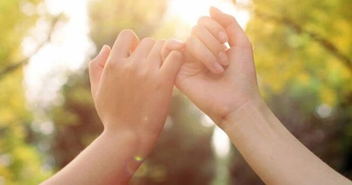 co nen cuoi mot nguoi dan ong hay hua hinh anh 1