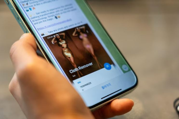 Dư luận rúng động phòng chat tình dục liên quan showbiz ảnh 2