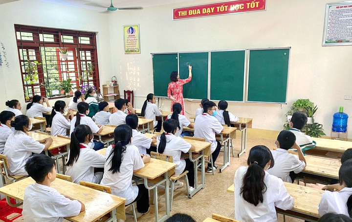 Nhiều phụ huynh tất bật tìm lớp học thêm cho con trong kỳ nghỉ hè. (Ảnh minh hoạ)