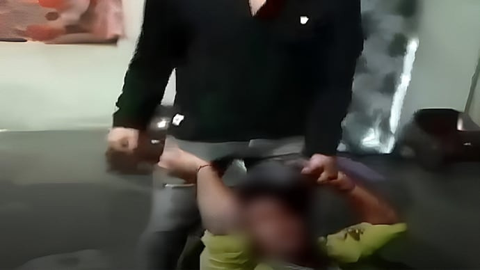 Sinh con gái, người phụ nữ bị chồng hành hung- Ảnh 1.