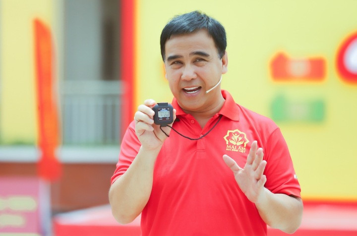 Quyền Linh khẳng định, việc anh nhận dẫn các chương trình vì muốn giúp đỡ thêm nhiều hoàn cảnh.