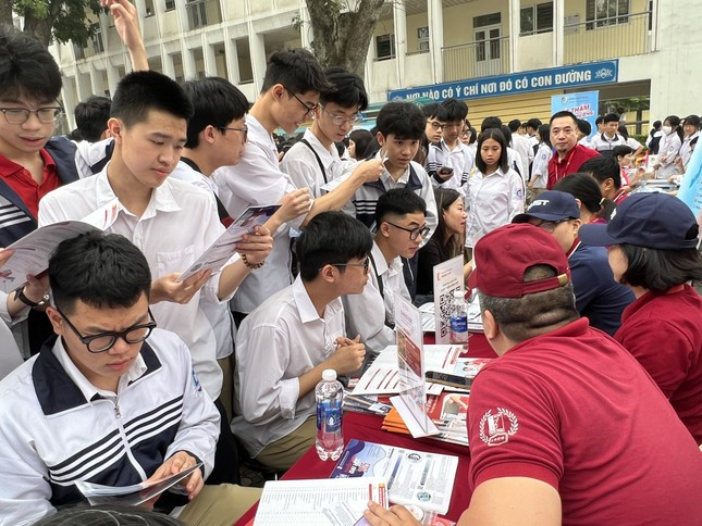 Học sinh căng thẳng học thêm, nhà trường tổ chức ôn luyện thi tốt nghiệp thế nào? ảnh 2