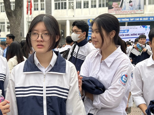 Học sinh căng thẳng học thêm, nhà trường tổ chức ôn luyện thi tốt nghiệp thế nào? ảnh 1