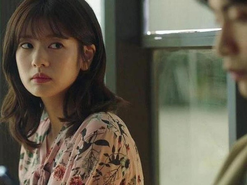 Lấy chồng 5 năm tôi luôn tự hào vì có người chồng kiểu mẫu cho tới khi thấy thứ trong hộc bàn của chồng tôi chết lặng