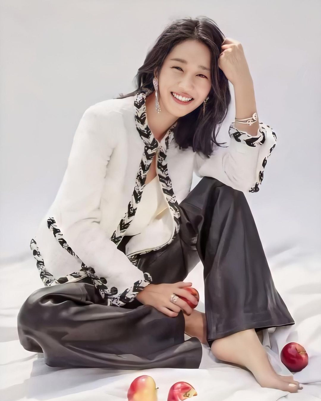 List 5 kiểu tóc xoăn yêu kiều nữ tính giúp cô nàng mặt vuông trở nên thanh thoát - Ảnh 6.