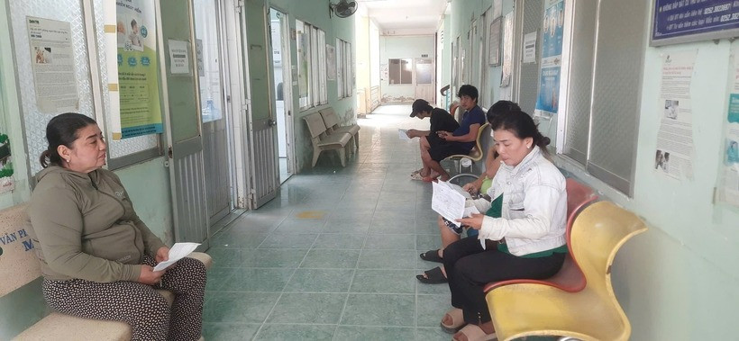 Người dân đến Trung tâm Kiểm soát bệnh tật tỉnh Bình Thuận tiêm vaccine phòng dại. Ảnh: Báo Bình Thuận.