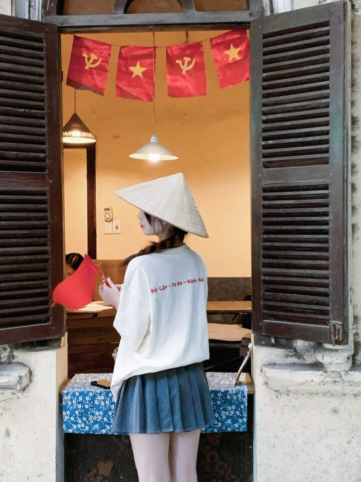 Áo phông yêu nước trở thành hot trend dịp 30/4 - 10