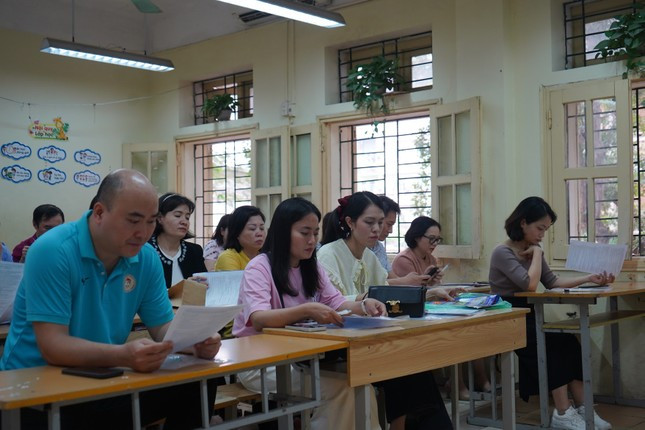 Học sinh, phụ huynh Hà Nội 'hỏi thẳng - giải đáp ngay' về tuyển sinh lớp 10 ảnh 1