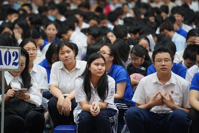 Học sinh, phụ huynh Hà Nội 'hỏi thẳng - giải đáp ngay' về tuyển sinh lớp 10 ảnh 2