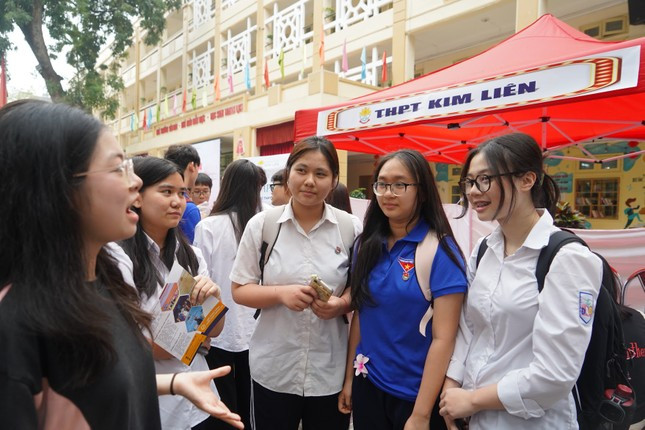 Học sinh, phụ huynh Hà Nội 'hỏi thẳng - giải đáp ngay' về tuyển sinh lớp 10 ảnh 3