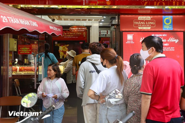 Người phụ nữ ở Hà Nội mang 300 chỉ đi bán vào ngày giá vàng vượt 115 triệu, nghe số lãi mà choáng- Ảnh 1.