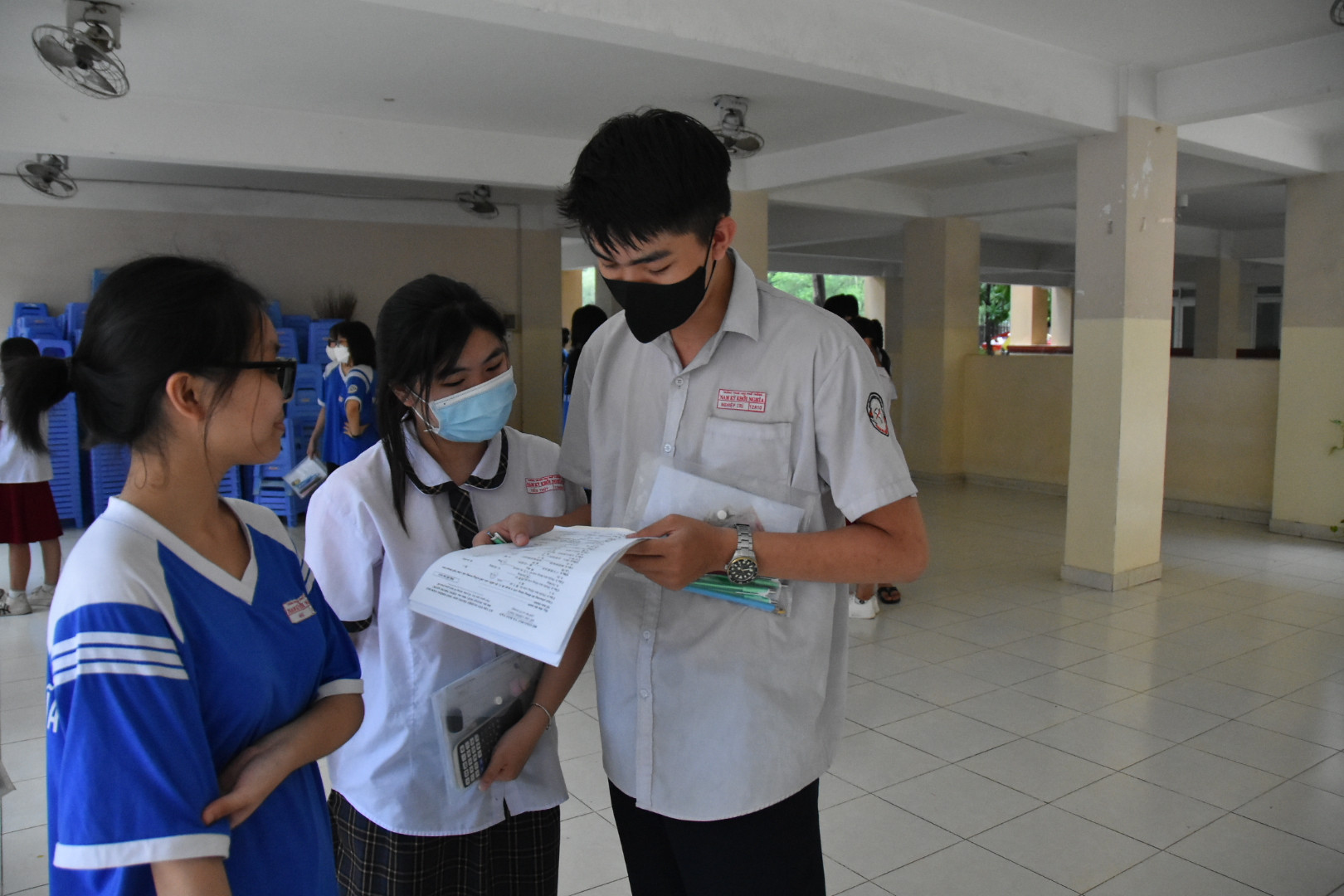 Thời khóa biểu tiểu học: Không bắt buộc sáng 4 tiết, chiều 3 tiết- Ảnh 2.