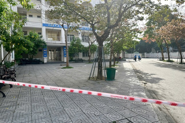 Vụ lan can rơi làm 3 nữ sinh nhập viện: Đặt trách nhiệm cao nhất với học sinh gặp nạn ảnh 1