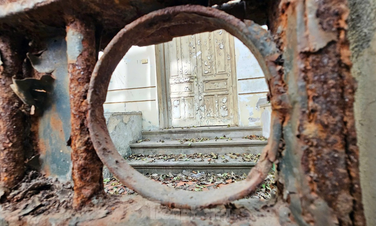 Biệt thự bỏ hoang từng của nguyên Chủ tịch Hà Nội được sử dụng làm trụ sở cơ quan ảnh 4