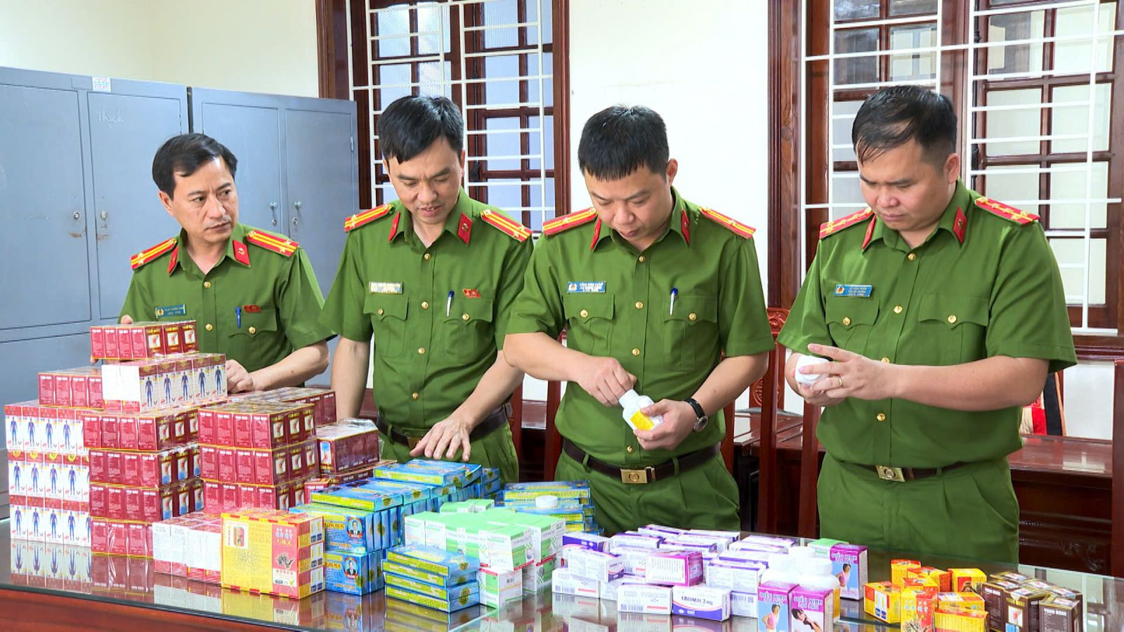 Triệt phá đường dây sản xuất thuốc giả
