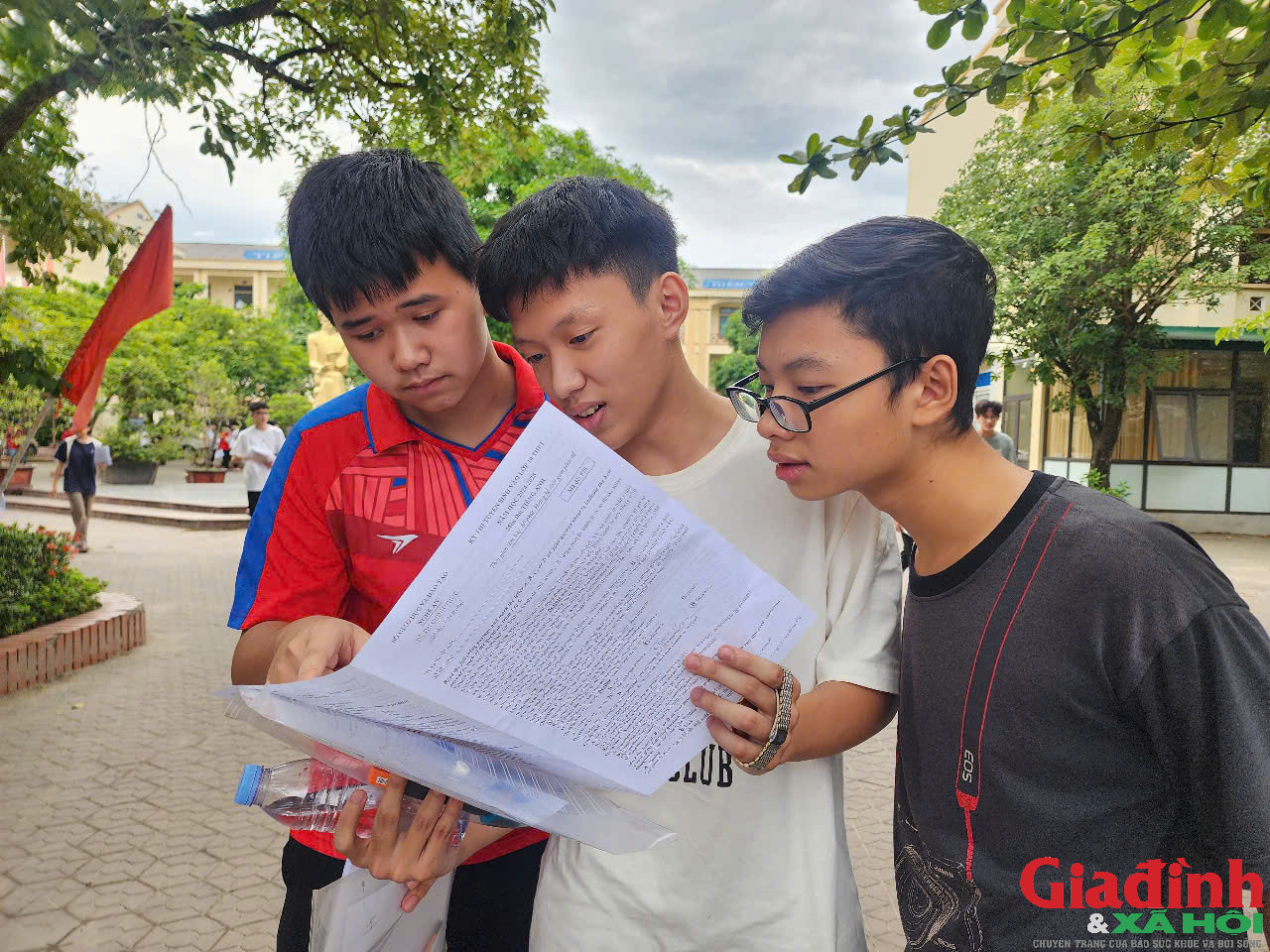 Tuyển sinh lớp 10 ở Nghệ An: Lo ngại tái diễn ‘cơn sốt’ đổi nguyện vọng sau thi - Ảnh 1.