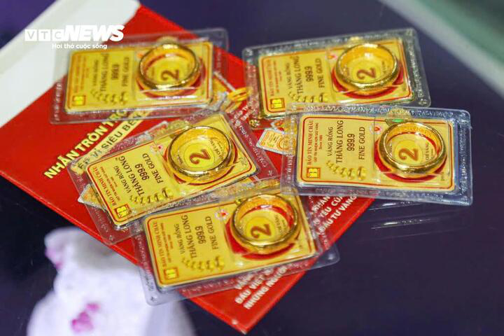 Bán 10 lượng vàng để mua ô tô, tôi tiếc hùi hụi khi vàng tăng còn xe mất giá từng ngày. (Ảnh: Minh Đức)