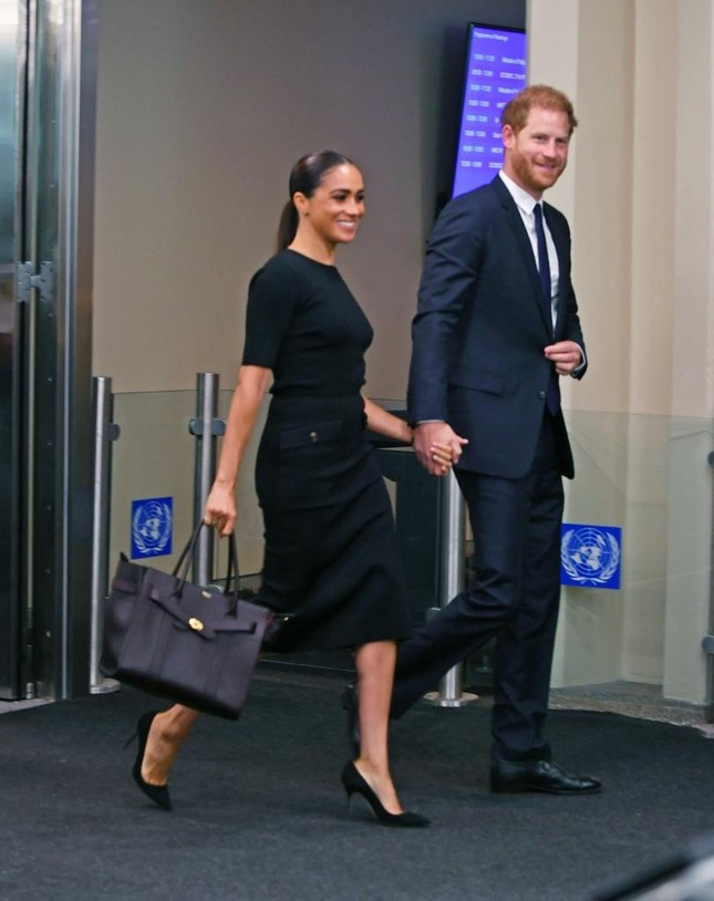 Harry và Meghan rớt giá ảnh 1