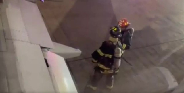 Kinh hoàng: Động cơ máy bay chở 159 người bốc cháy ngùn ngụt, rung lắc mạnh giữa không trung, phi công phải hạ cánh khẩn cấp- Ảnh 4.