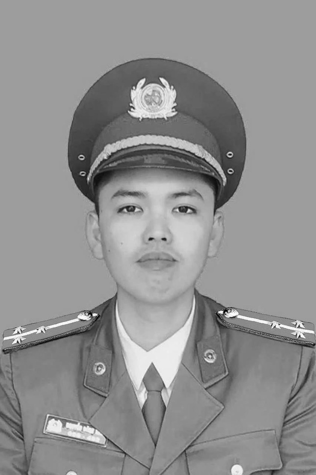 Truy thăng quân hàm vượt cấp cho sĩ quan trẻ hy sinh trong khi làm nhiệm vụ ảnh 1