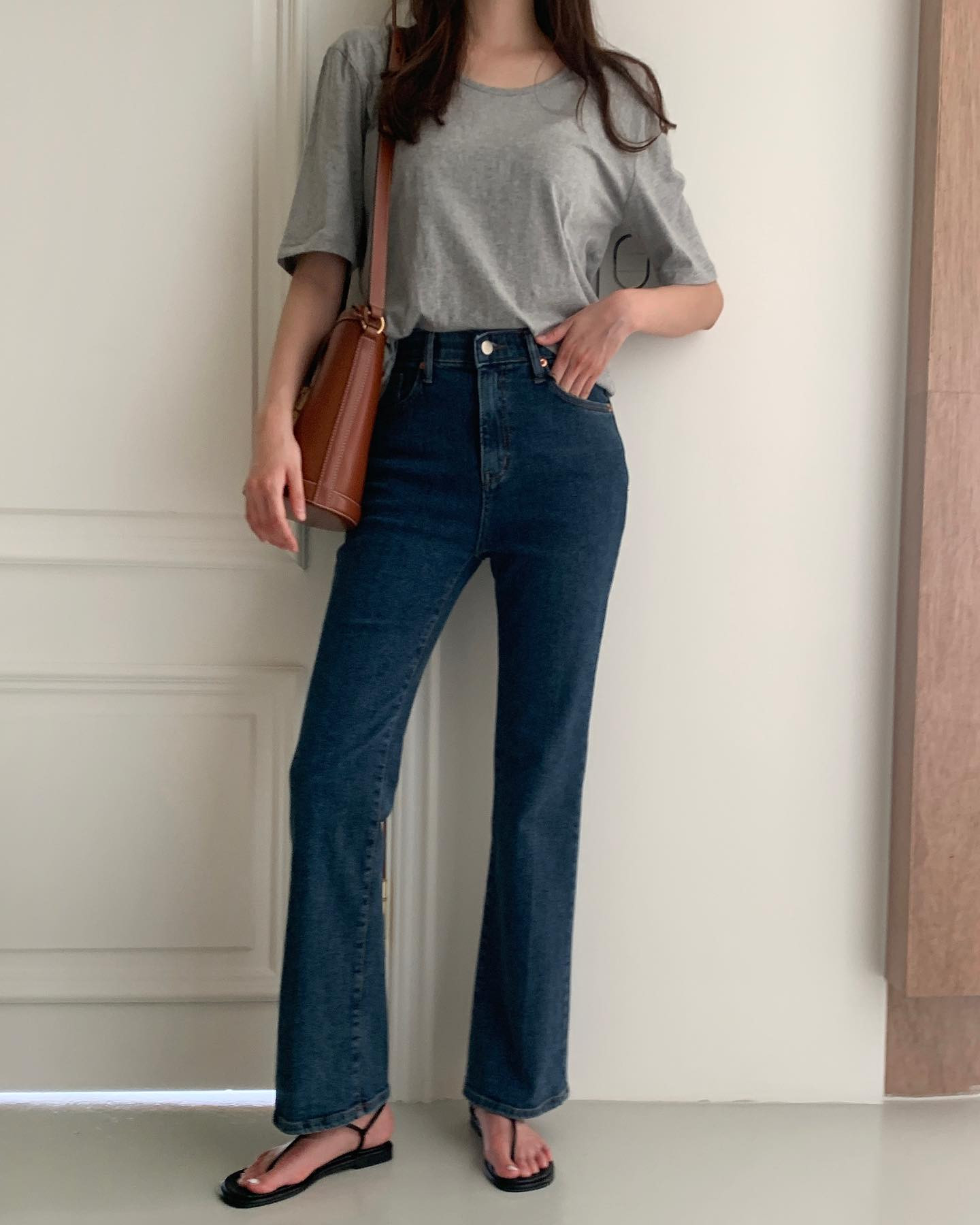 10 cách mặc áo thun nhẹ mát, thanh lịch tới công sở- Ảnh 4.