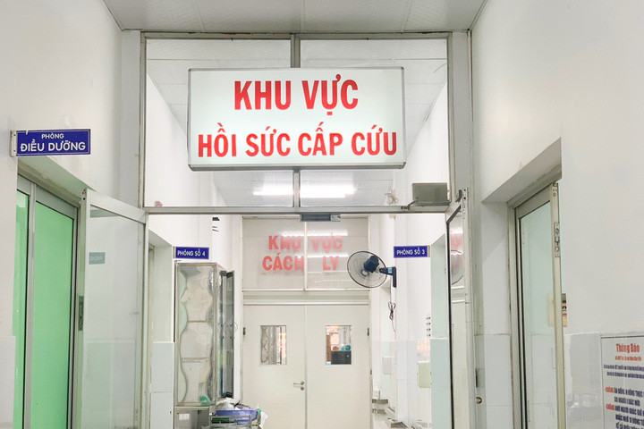 Các bệnh nhân ngộ độc rượu đang được điều trị tích cực tại Bệnh viện Chợ Rẫy