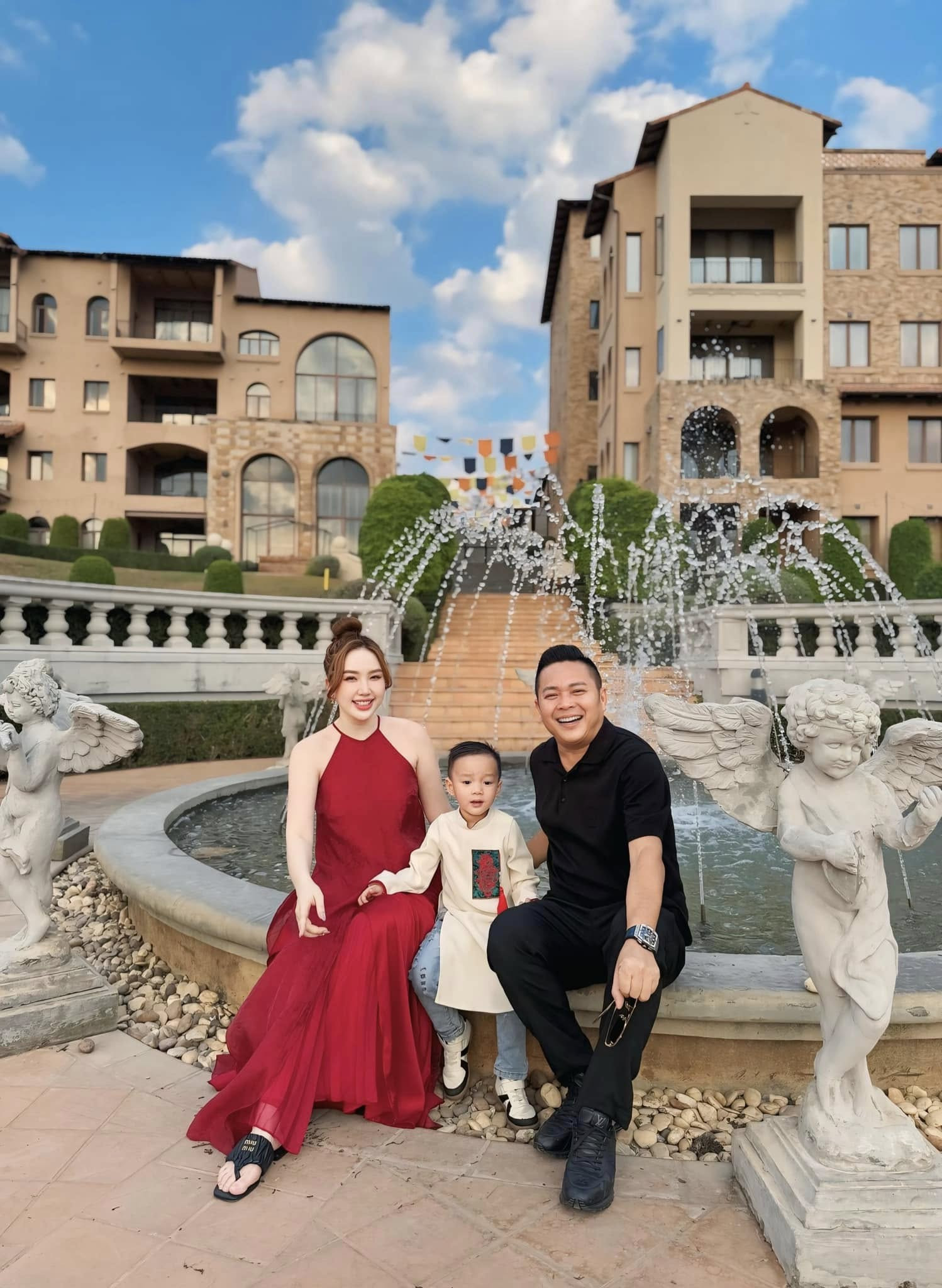 Bảo Thy 'Công chúa bong bóng' U40 xinh trẻ bất ngờ, viên mãn bên chồng con- Ảnh 12.