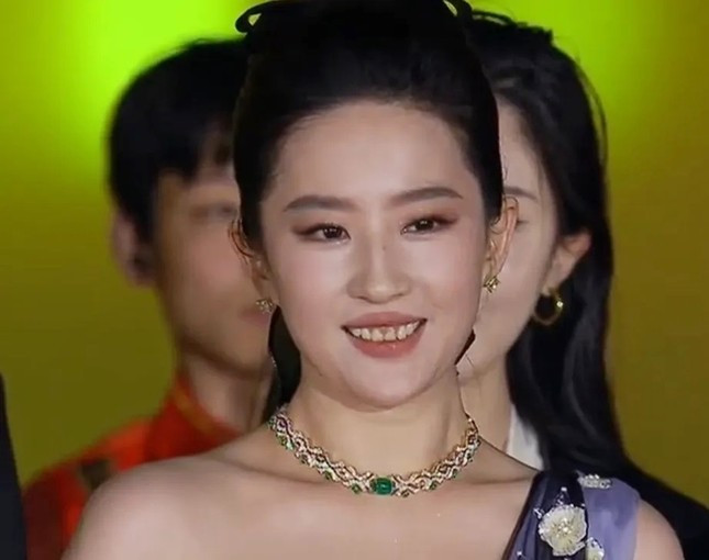 Hình ảnh thật của Lưu Diệc Phi ảnh 3