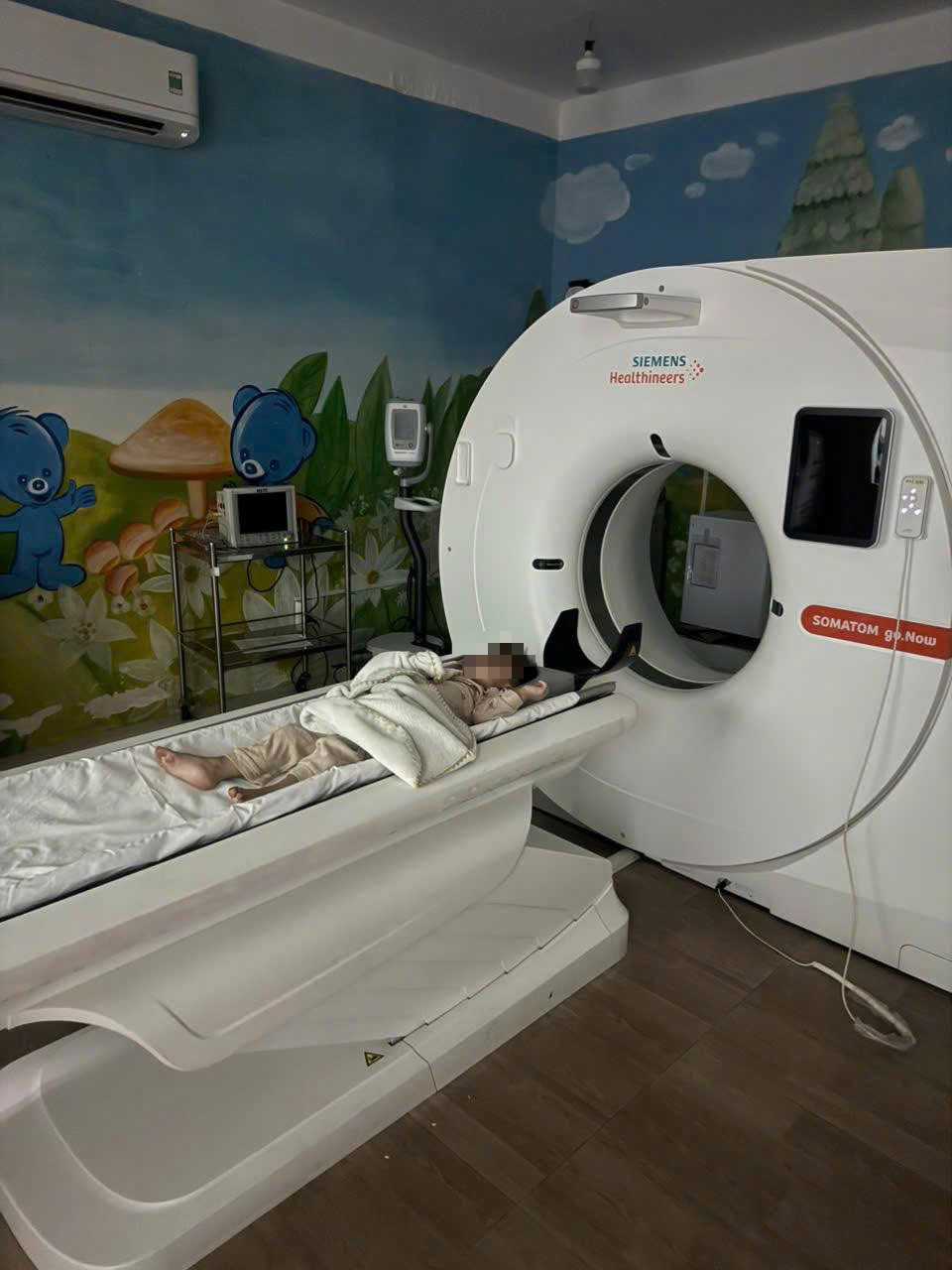 Nhóm người chặn xe, đe dọa gia đình khiến bé trai ở Đồng Nai bị chấn thương vùng đầu- Ảnh 1.