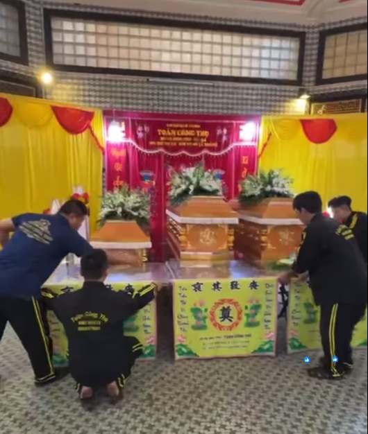 Quặn lòng hình ảnh những chiếc quan tài đặt cạnh nhau sau vụ cháy nhà khiến 3 người tử vong ở TP.HCM- Ảnh 3.