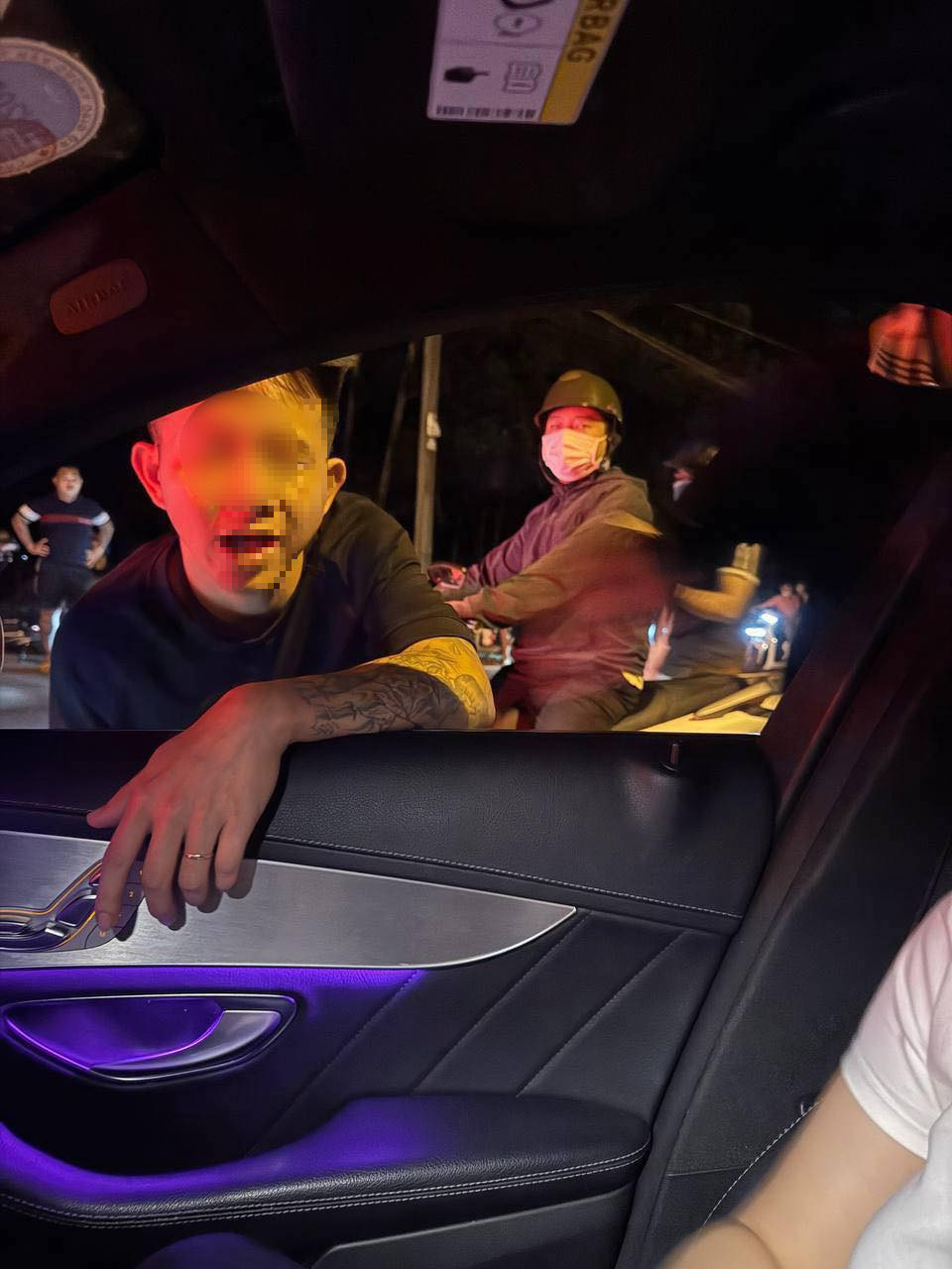 Vụ chặn xe, đánh bé 2 tuổi chảy máu ở Đồng Nai: Công an triệu tập 4 đối tượng- Ảnh 2.