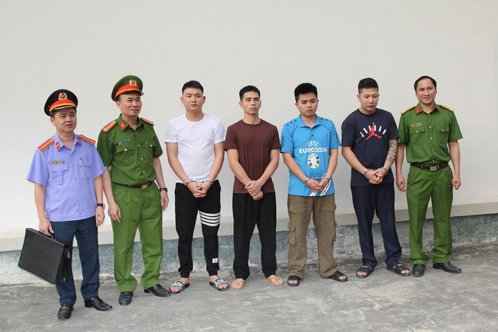 Bốn kẻ bị Công an Nghệ An khởi tố, bắt giam do sử dụng chất cấm để sản xuất 3.500 tấn giá đỗ. (Ảnh: CANA)