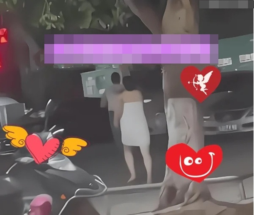 Anh bắt quả tang vợ đang