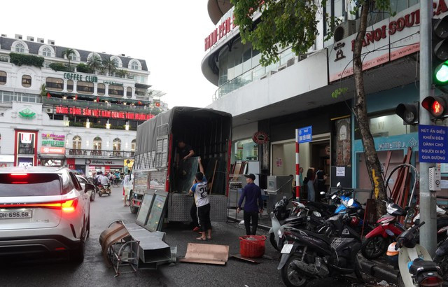 Bắt đầu tháo dỡ tòa nhà Hàm Cá Mập: Chính thức ngừng đón khách, các hộ kinh doanh di dời khỏi mặt bằng- Ảnh 7.