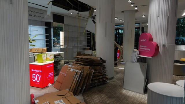 Bắt đầu tháo dỡ tòa nhà Hàm Cá Mập: Chính thức ngừng đón khách, các hộ kinh doanh di dời khỏi mặt bằng- Ảnh 10.