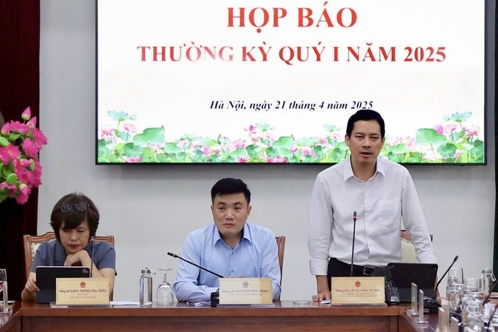 Cục trưởng Cục Phát thanh, truyền hình và thông tin điện tử Lê Quang Tự Do trả lời các vấn đề nóng về nghệ sĩ quảng cáo.