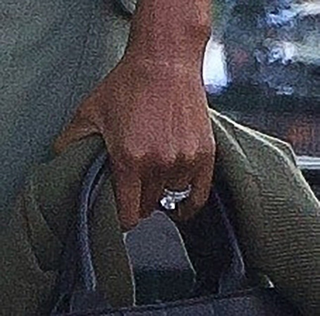 Hôn nhân của ông Obama bị đem ra bàn luận ảnh 4