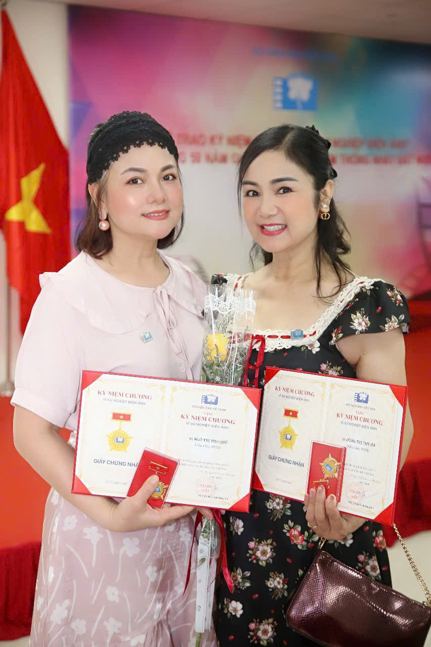 Nữ NSND mang quân hàm Đại tá vừa đón nhận kỉ niệm chương vì sự nghiệp điện ảnh là ai?- Ảnh 3.